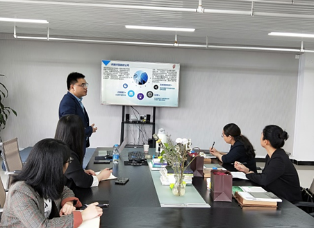 外國(guó)語(yǔ)學(xué)院攜手譯國(guó)譯民共建翻譯實(shí)習(xí)基地 軟件開(kāi)發(fā)助力翻譯實(shí)踐新模式